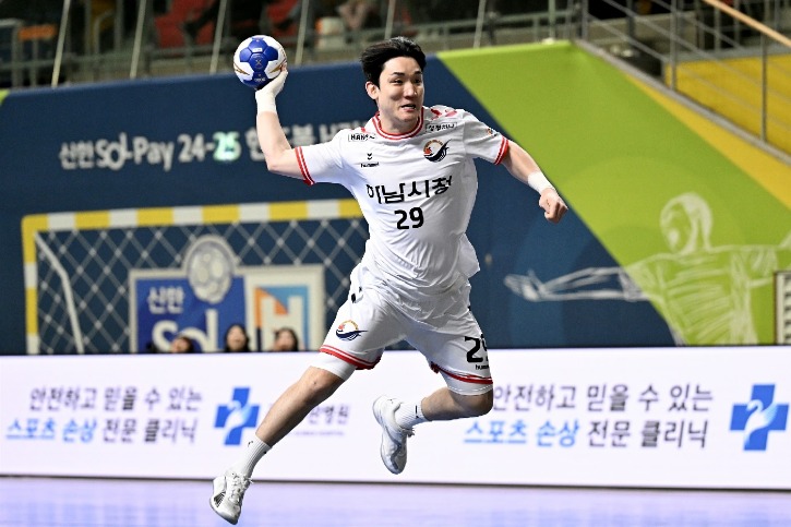 5. 하남시청 김지훈이 점프슛을 하고 있다.jpg