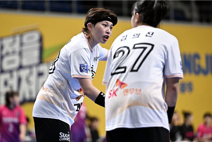 5. SK슈가글라이더즈 한미슬이 수비중 동료와 소통중이다.jpg