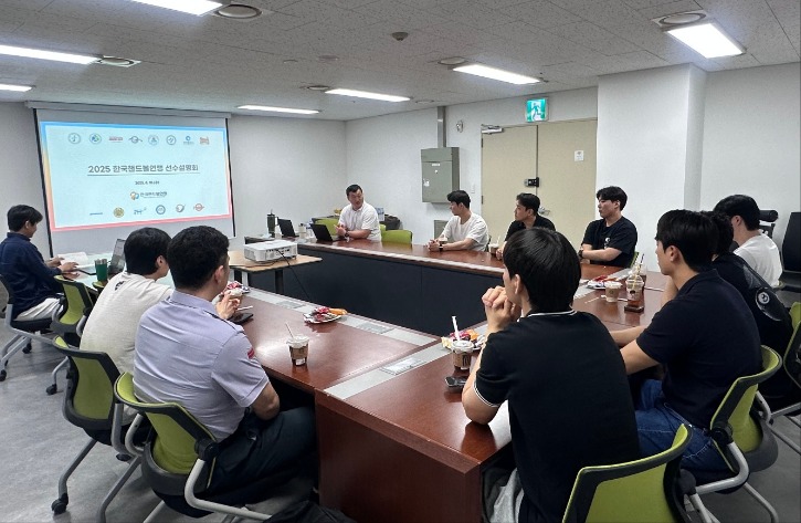 한국핸드볼연맹 선수설명회에 참석한 남자 실업팀 선수들2.jpg