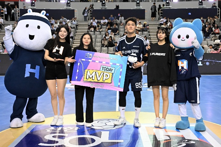 1. 경기 MVP 두산 김태웅.jpg