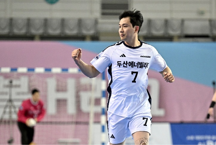 3. 신한SOL페이 24 25 핸드볼 H리그 남자부 챔프전 MVP 두산 이한솔.jpg