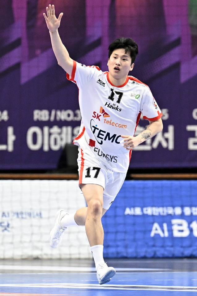 5. SK호크스 허준석이 득점 후 환호 중이다.jpg