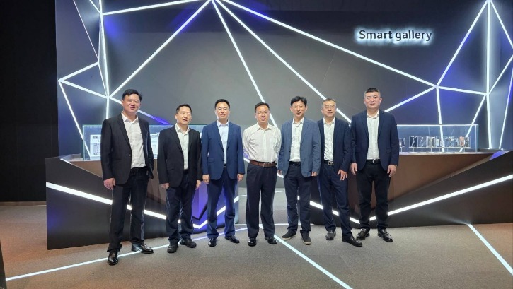 [투자유치과]해외 자매우호도시 삼성스마트갤러리홍보관 참관 사진.jpg