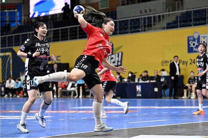 5. 광주도시공사 연지현이 점프슛 중이다.jpg